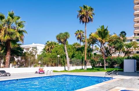 Day, Swimming pool