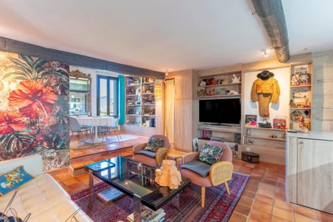 Property building, Living room