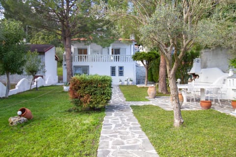 Property building, Natural landscape, Garden view