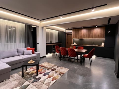 TV and multimedia, Kitchen or kitchenette, Living room, Seating area, Dining area