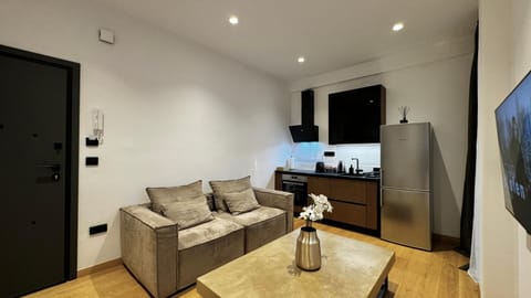 TV and multimedia, Kitchen or kitchenette, Living room, Seating area