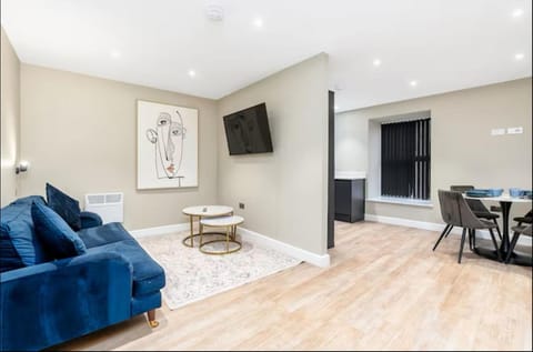 The Executive Retreat 3Bed2Bath 55inch TV Central Leeds Apartment in Leeds