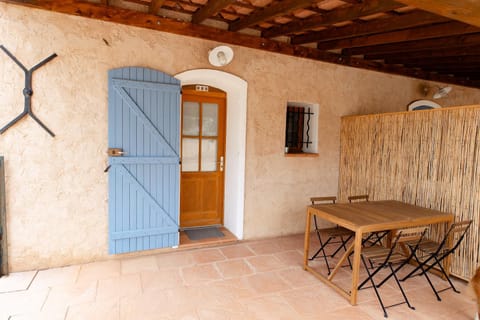 Patio, Dining area