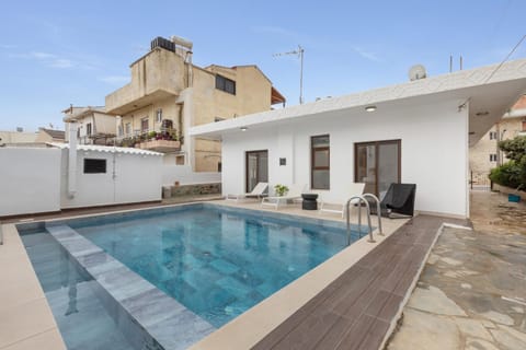 Luxsuites Villa in Chania