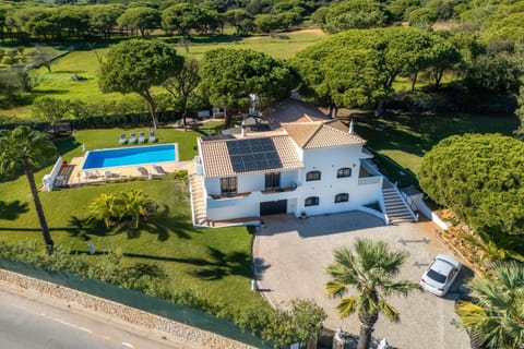 Property building, Day, Garden, Garden view, Pool view, Street view, Swimming pool, Parking, sunbed