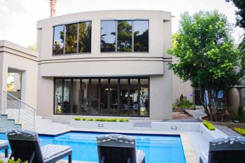 Property building, Swimming pool, sunbed