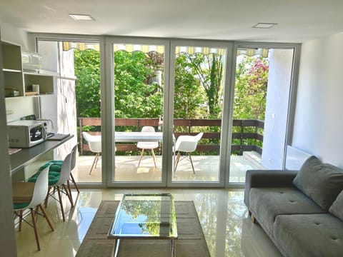 Kitchen or kitchenette, Living room