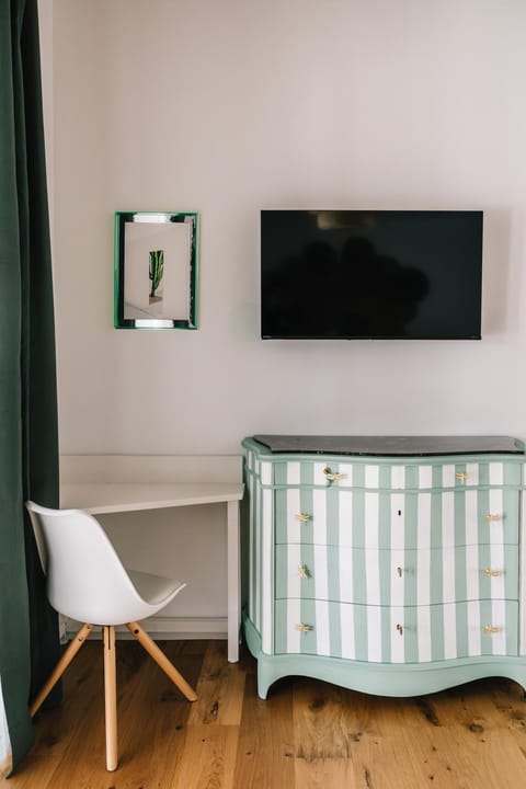 TV and multimedia, Photo of the whole room