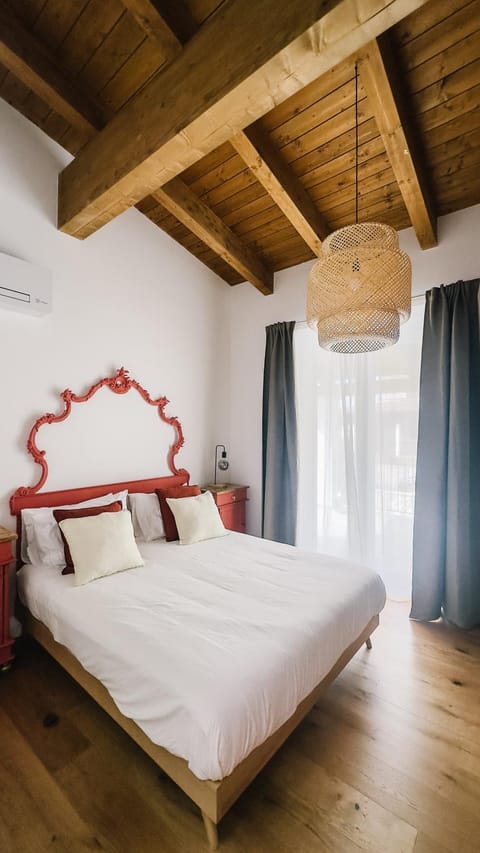 Bed, Photo of the whole room, Bedroom, air conditioner