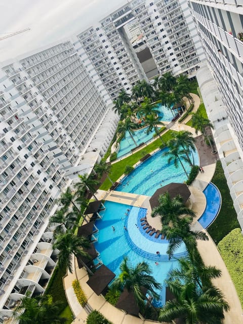 Property building, Natural landscape, Children play ground, Garden, Balcony/Terrace, Fitness centre/facilities, Kids's club, City view, Pool view, Swimming pool, Swimming pool