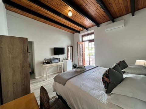 Avignon Guesthouse Bed and Breakfast in Western Cape