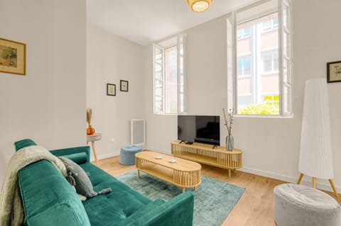 Communal lounge/ TV room, Living room, Seating area
