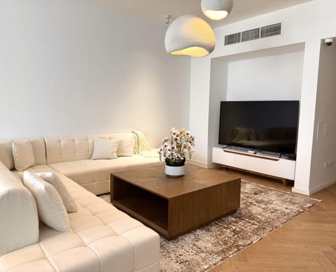 Communal lounge/ TV room, TV and multimedia, Living room, Seating area, Evening entertainment