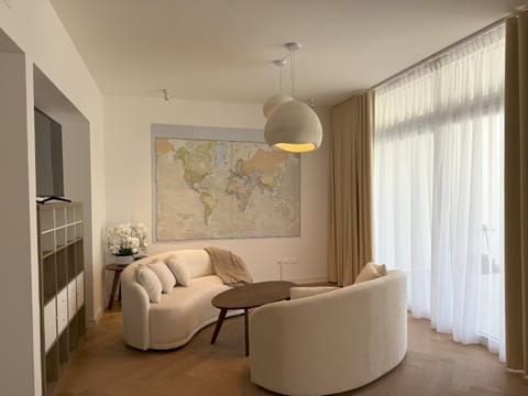 Game Room, Living room