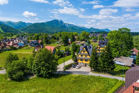Neighbourhood, Bird's eye view, Mountain view