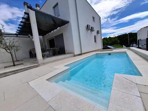 Property building, Swimming pool