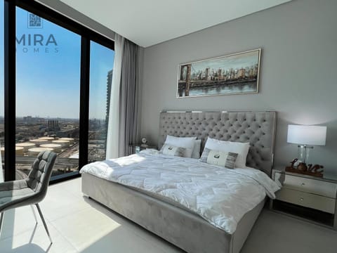 Bed, Seating area, Bedroom