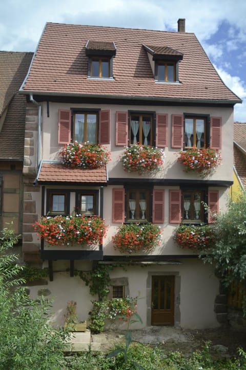 Facade/entrance, Day, Summer, Decorative detail, On site