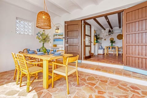 La IBICENCA & JACUZZI by XimoApartments House in Safor