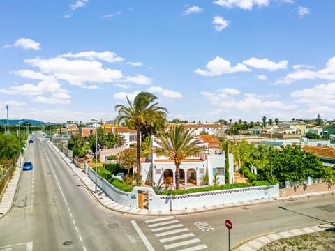 La IBICENCA & JACUZZI by XimoApartments House in Safor