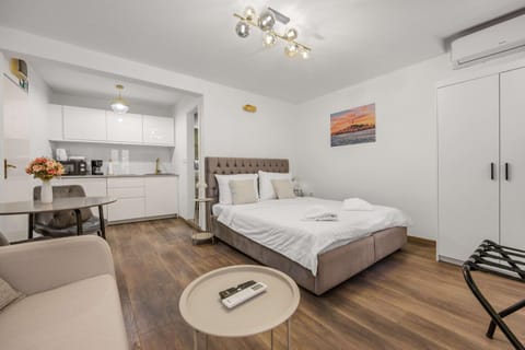 Bed, Kitchen or kitchenette, Living room, Photo of the whole room, Seating area, Dining area, Bedroom, towels, wardrobe