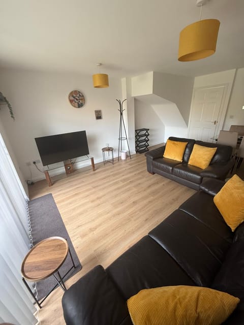 The Lakes House in North Warwickshire District