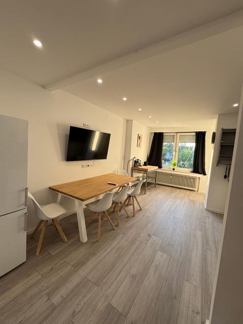 Communal lounge/ TV room, TV and multimedia, Living room, Seating area, Dining area, Evening entertainment