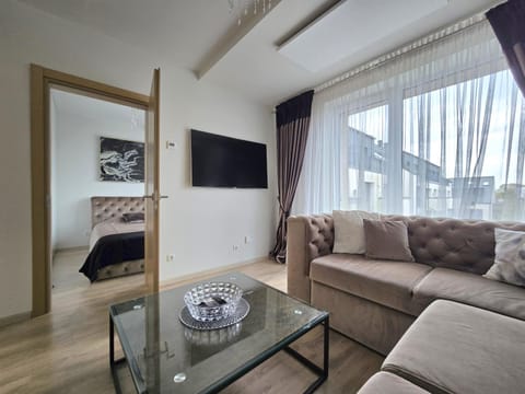 Communal lounge/ TV room, TV and multimedia, Living room, Seating area, Evening entertainment