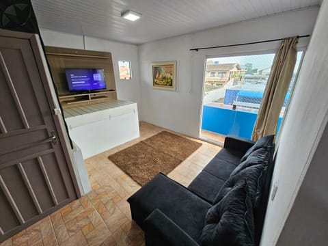Communal lounge/ TV room, TV and multimedia, View (from property/room), Living room, City view, internet