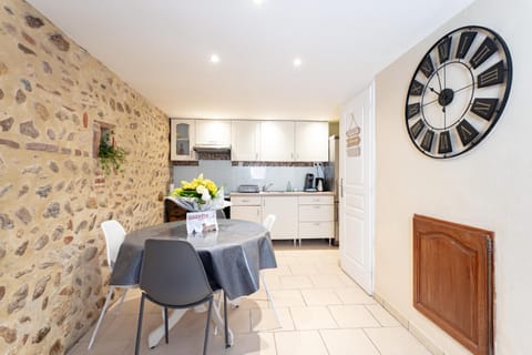 Property building, Kitchen or kitchenette, Living room