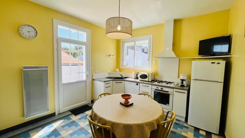 Dining area, kitchen