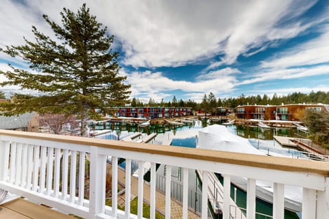 Modern Mountain Escape House in South Lake Tahoe