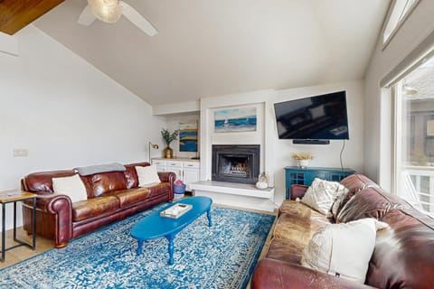 Modern Mountain Escape House in South Lake Tahoe