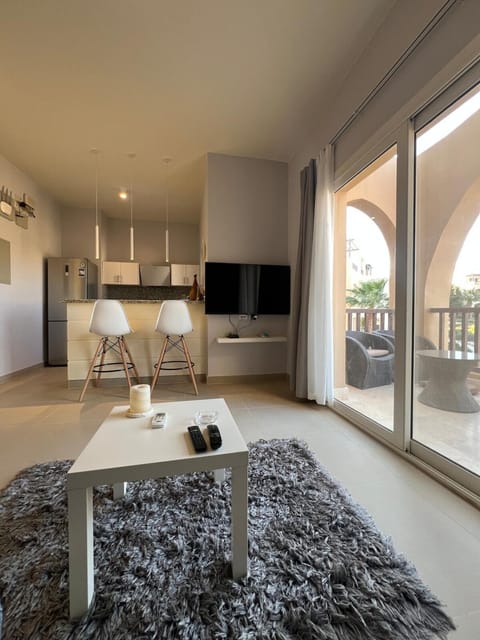 Living room, Seating area, Dining area, Evening entertainment