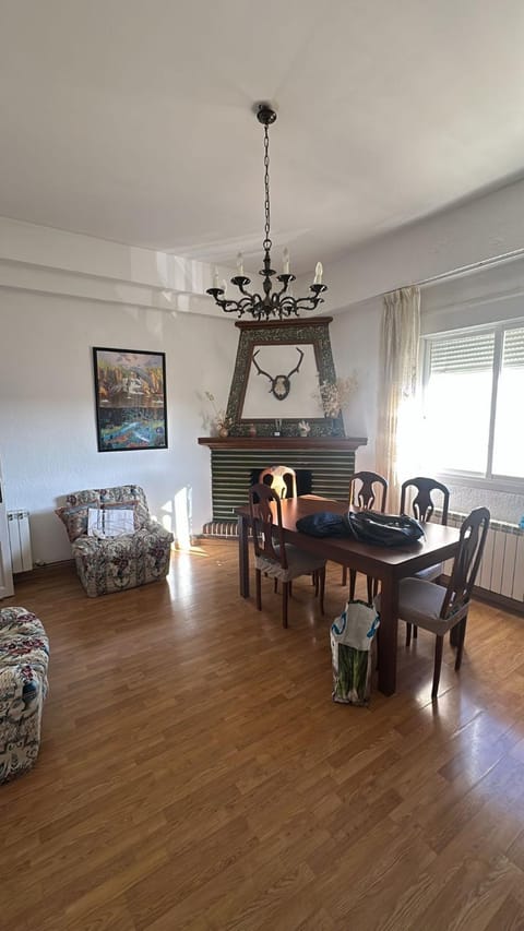 Living room, Seating area, Dining area, fireplace