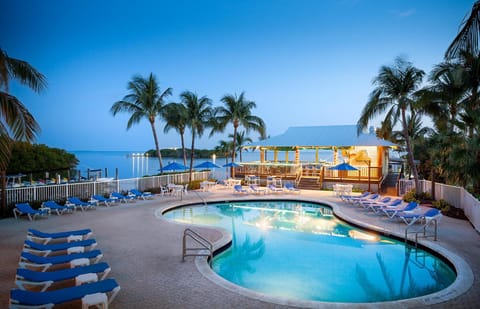 Pool view, Swimming pool, sunbed