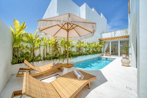 Swimming pool, sunbed