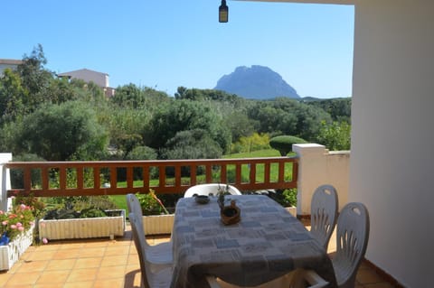Natural landscape, View (from property/room), Balcony/Terrace, Dining area