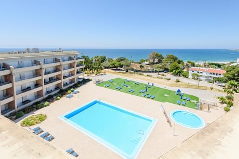 Property building, Day, Natural landscape, Bird's eye view, Beach, Pool view, Sea view, Swimming pool, sunbed