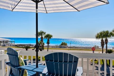 Patio, Day, Natural landscape, View (from property/room), Balcony/Terrace, Seating area, Beach, Sea view