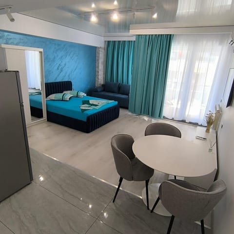 Bed, TV and multimedia, Dining area, Bedroom, hair dryier, wardrobe, air conditioner