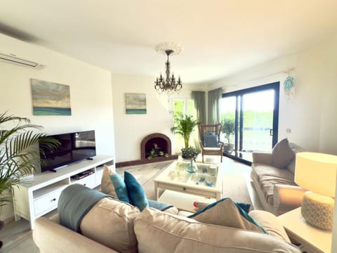 TV and multimedia, Living room, Seating area