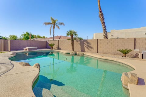 Private Pool and Patio Desert Abode in Goodyear House in Litchfield Park