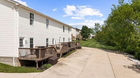 4 apartments 10 bedrooms - 2 and a half Miles from Ark Apartment in Williamstown