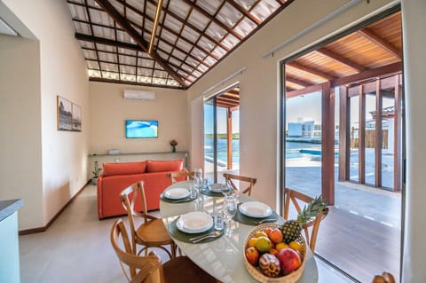 TV and multimedia, Living room, Seating area, Dining area