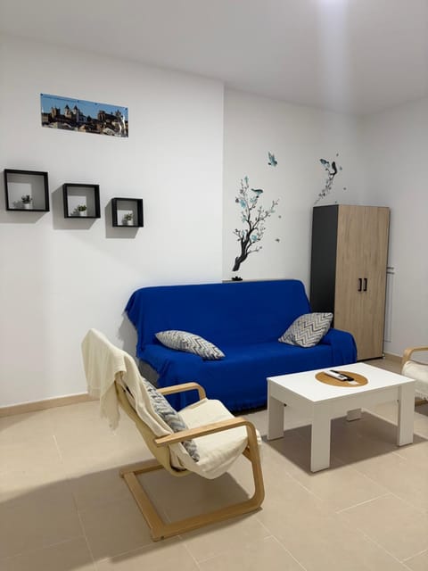 Communal lounge/ TV room, wardrobe
