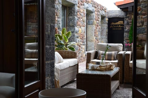 Living room, Inner courtyard view