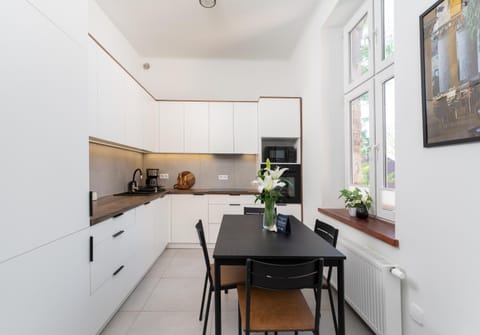 Kitchen or kitchenette, oven, stove