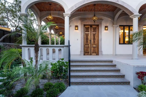 Property building, Facade/entrance, Garden