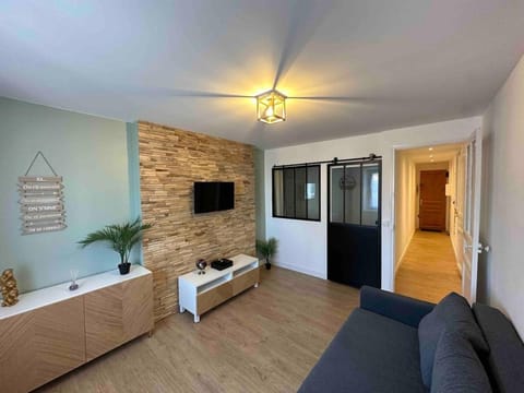 Communal lounge/ TV room, TV and multimedia, Living room